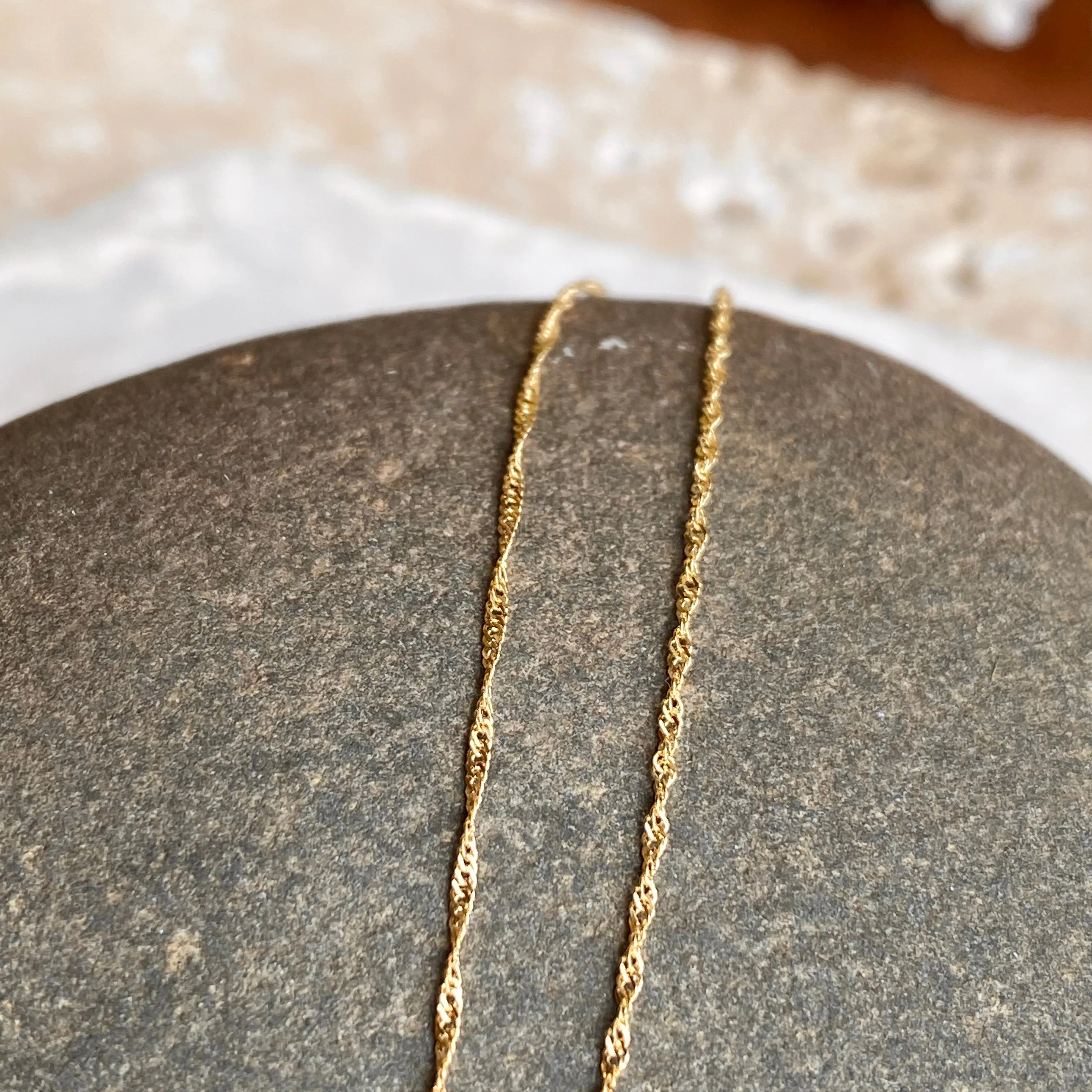14KT Yellow Gold 1mm Singapore Link Thin Chain Bracelet 7"
