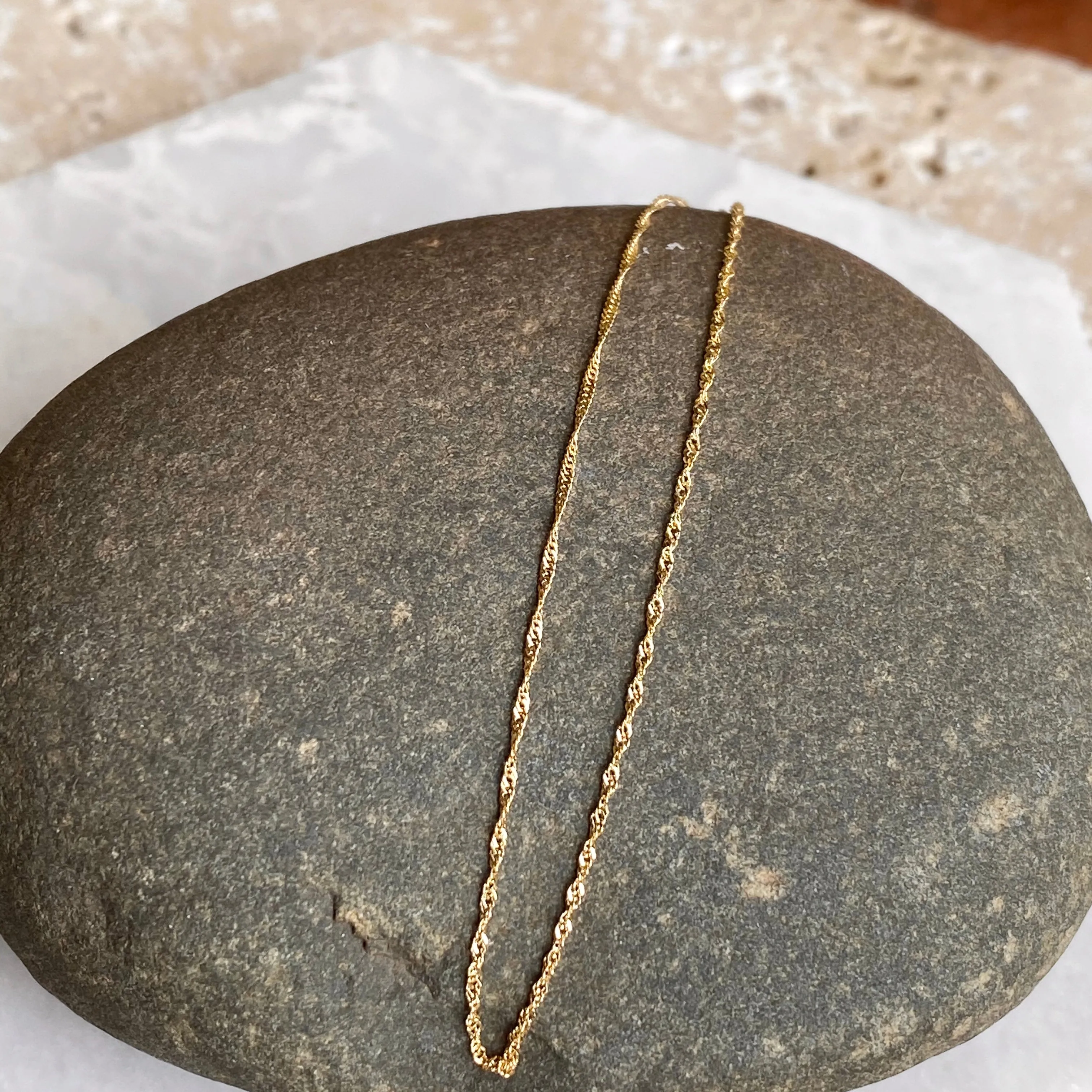 14KT Yellow Gold 1mm Singapore Link Thin Chain Bracelet 7"