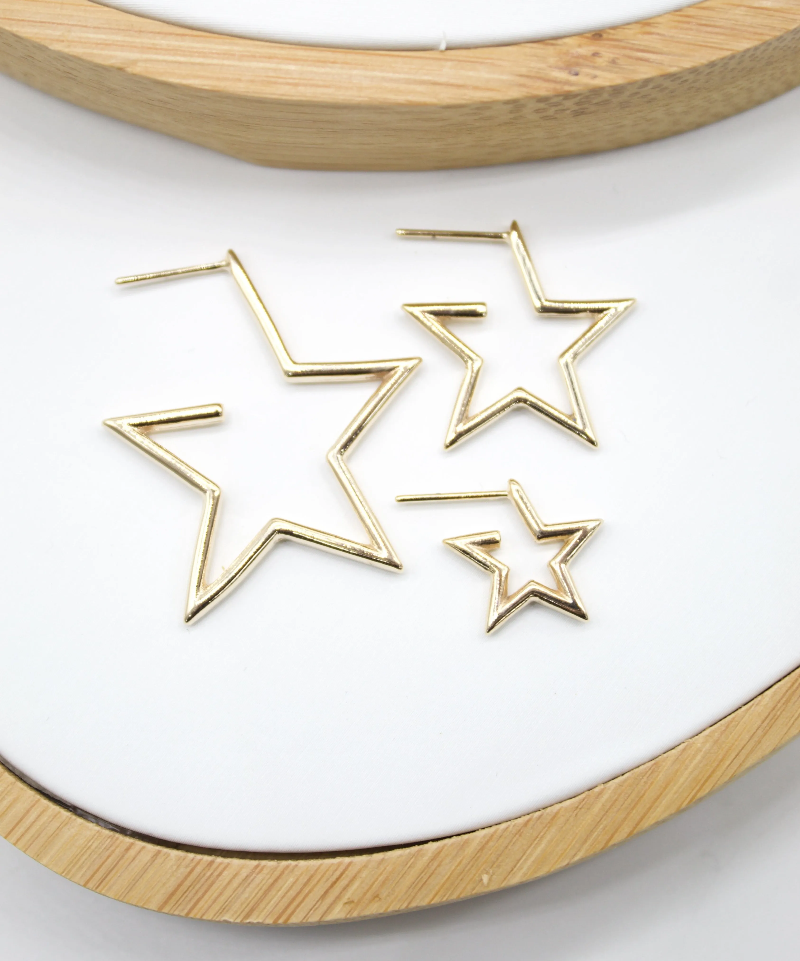 18K Gold Filled Open Star Hoop Modern Minimalist Stud Earrings (K211B)(L230)