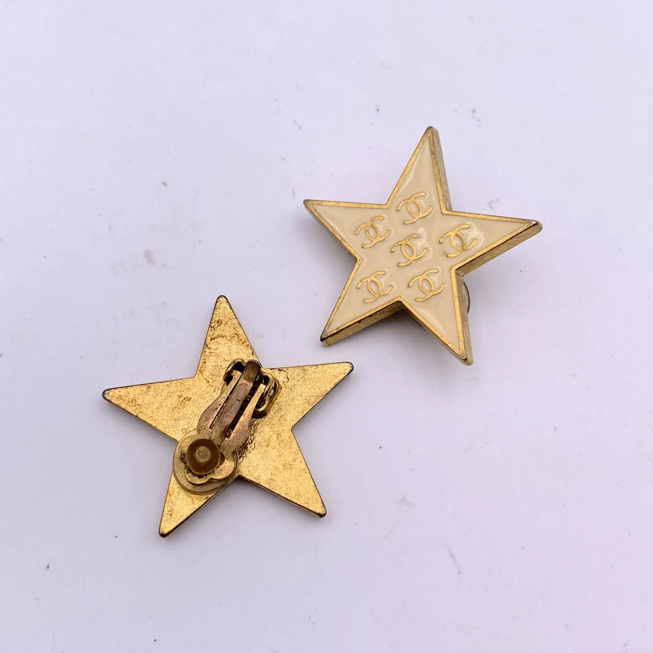 CHANEL Vintage Gold Metal Stars Cc Logos Clip On Earrings