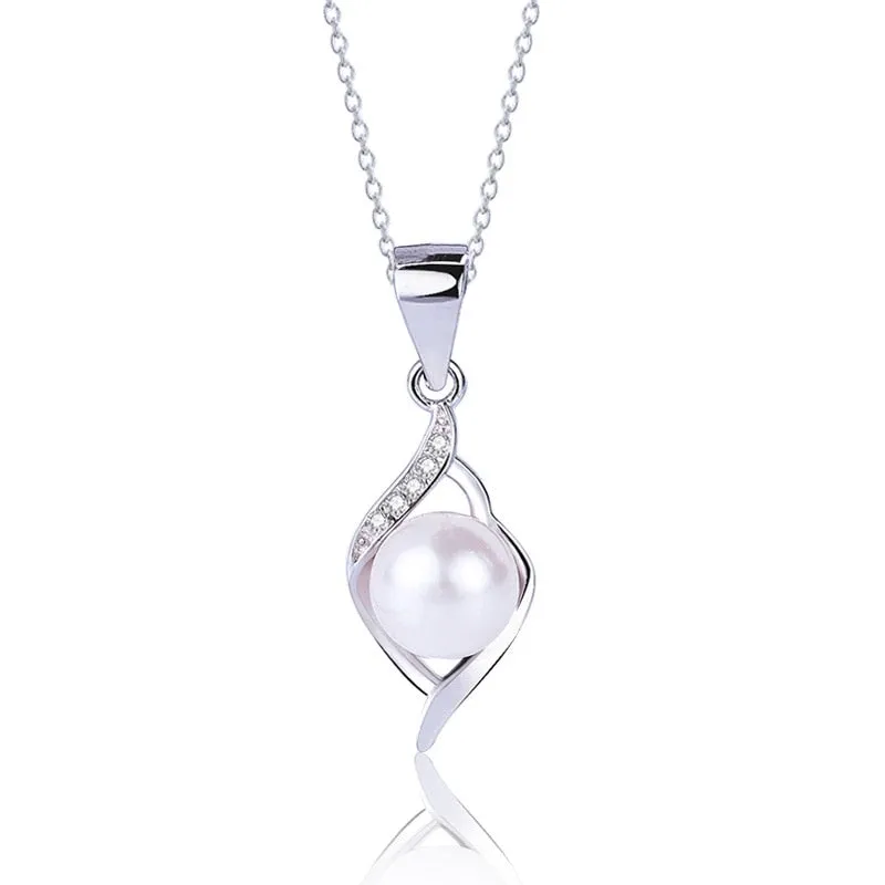 Female Luxury Fashion Imitation Pearl Pendant Necklaces