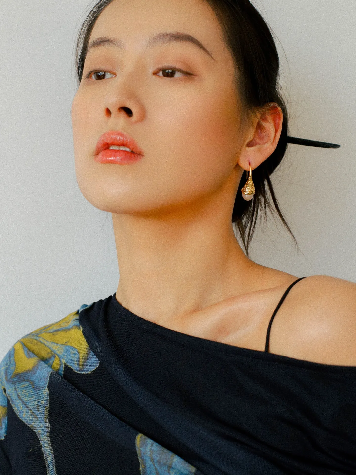 Niche Drop-shaped Agate Texture Ear Hook Earrings