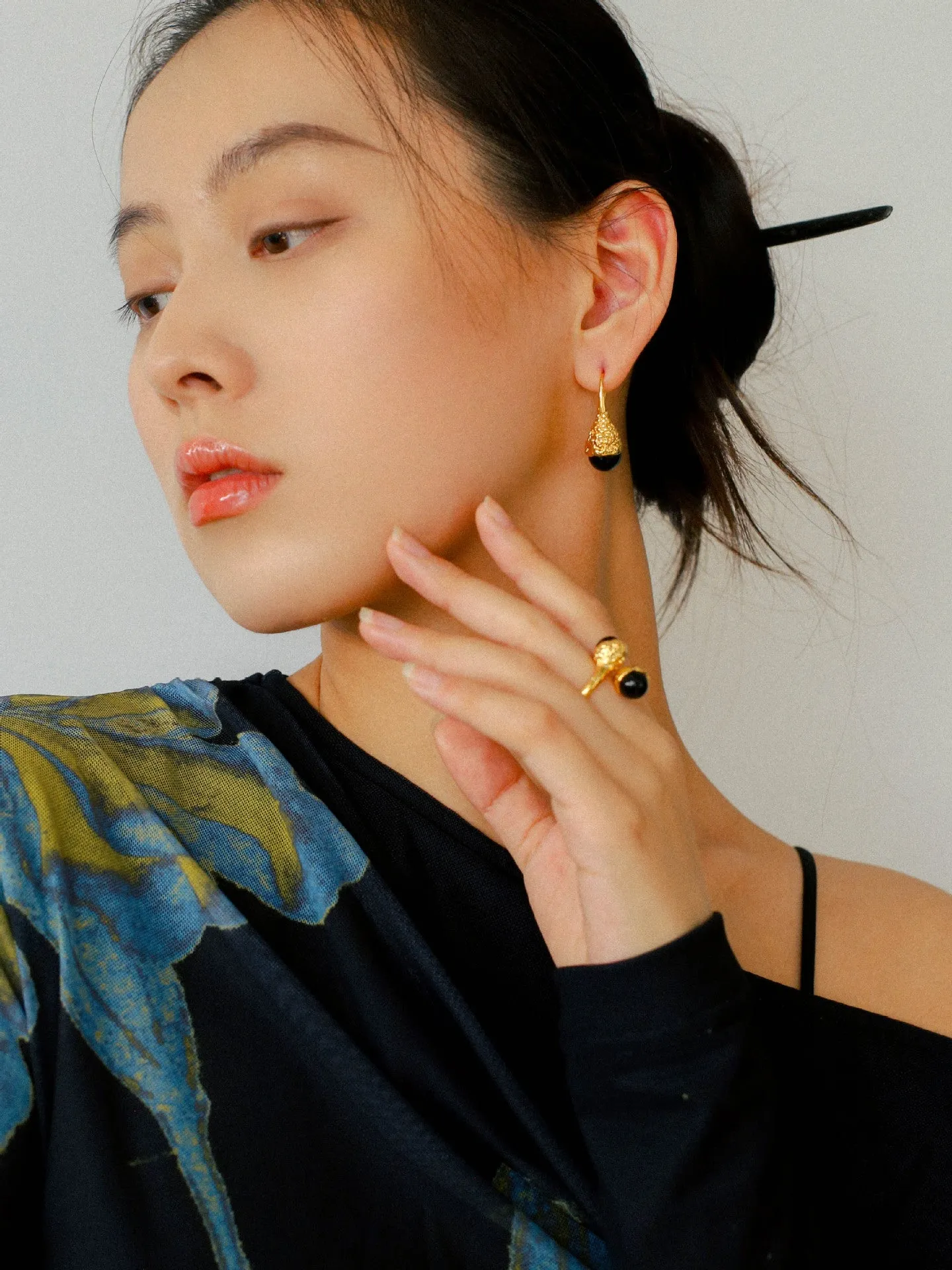 Niche Drop-shaped Agate Texture Ear Hook Earrings