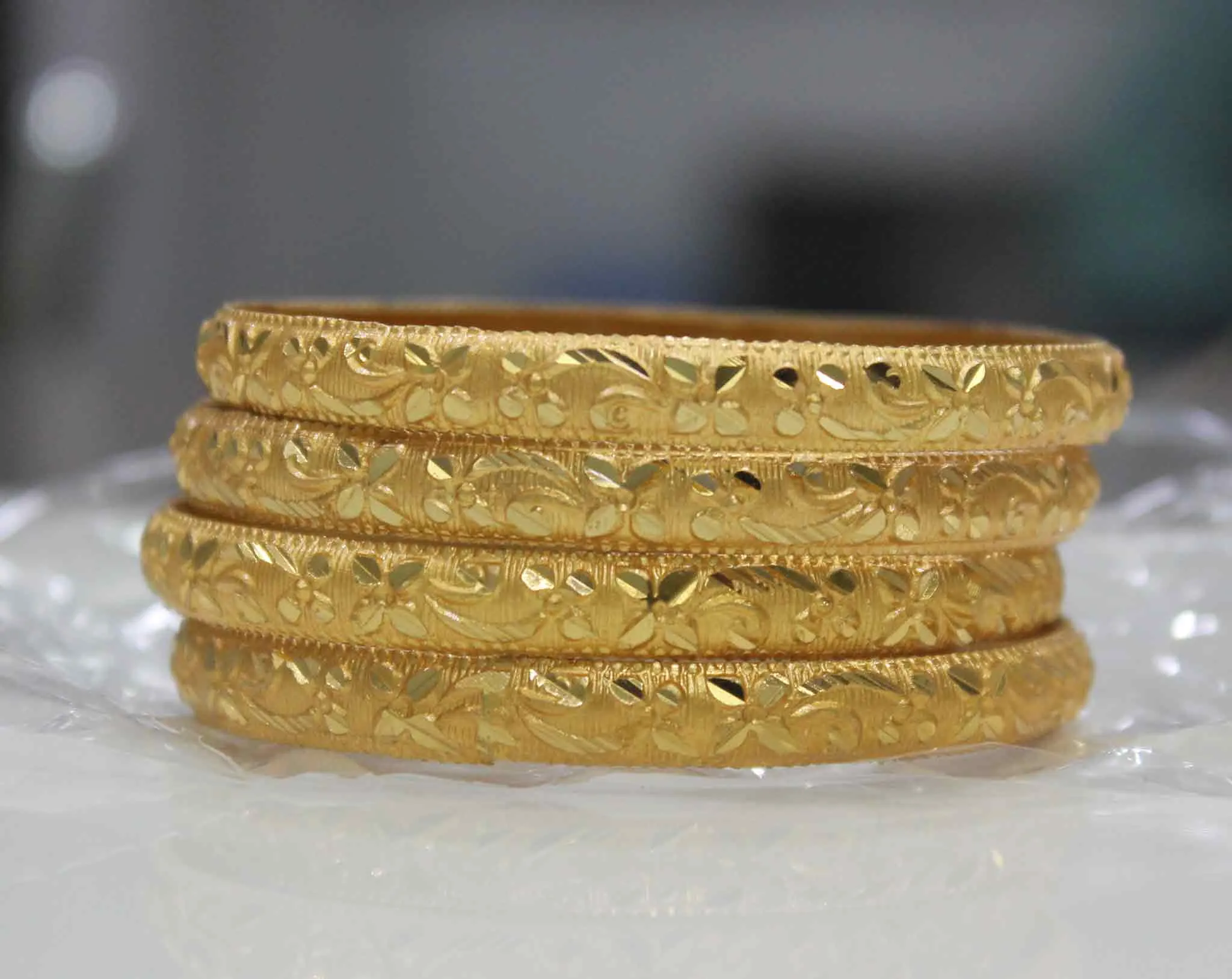 Set Of 4 Gold Dyed Bracelets With Delicate Flower Patterns (Plus Size)