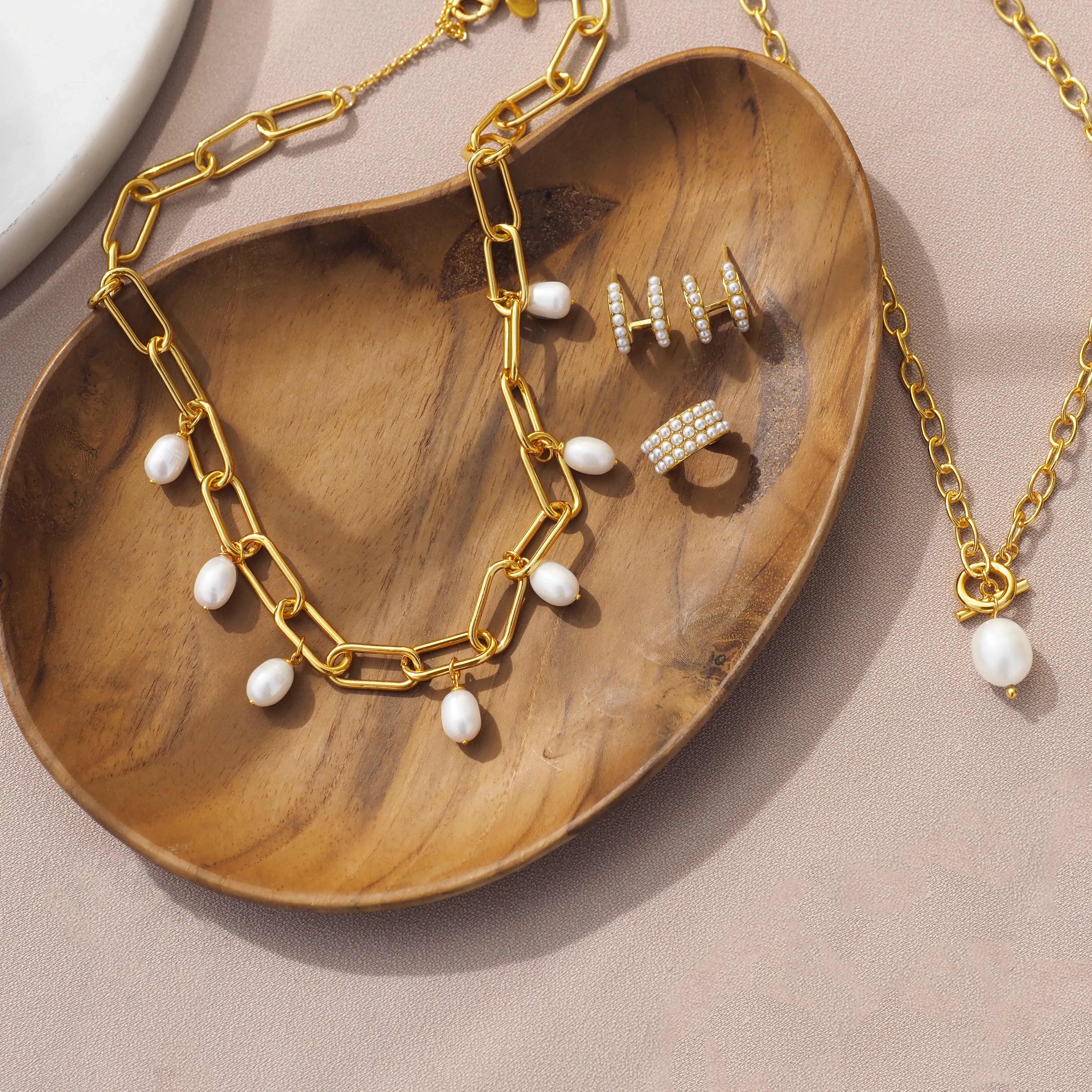Triple Rolls Pearl Ear cuff